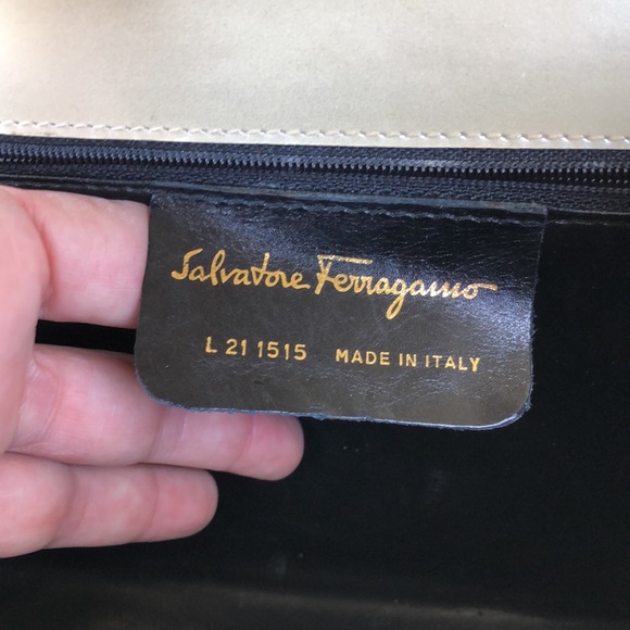 Vintage - SALVATORE FERRAGAMO #L 21 1515 Leather Crossbody Shoulder Bag - Picture 5 of 12